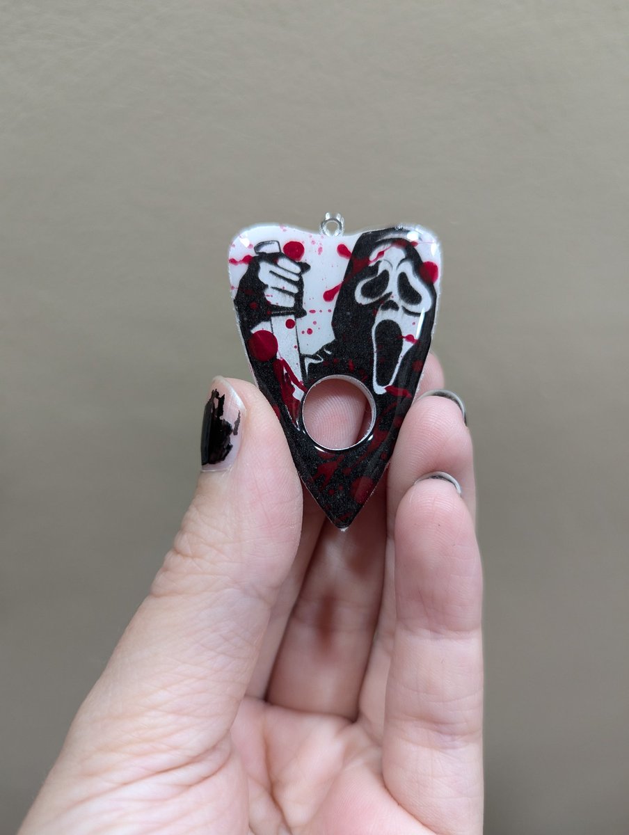 Harleyloveshack's tweet photo. I still make these! You can find them on my Etsy shop!

#ghostface #scream # killer #slasher #postoftheday #photooftheday #horror #blood #halloween #oujia #pendant #resin #resinart #jewelry #resinjewelry https://t.co/Nk6b1a1WXe