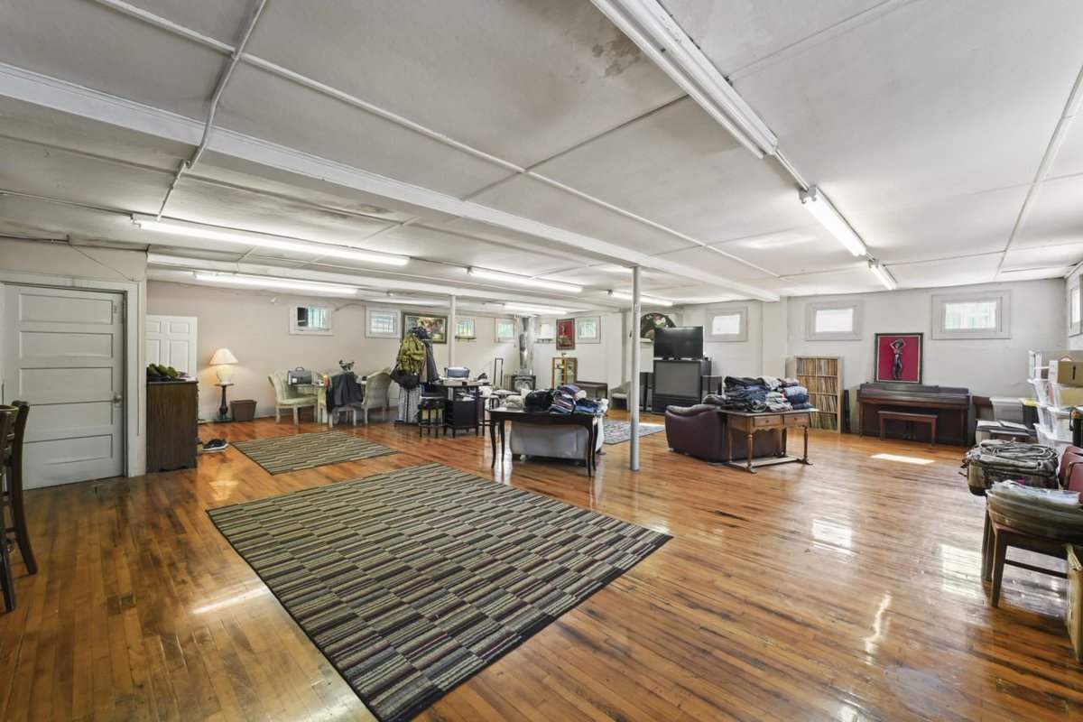 DiBlasiRE's tweet photo. DiBlasi Real Estate is proudly offering Albany's "Legendary" Palais Royale Bar and 3 adjoining apartment buildings that generate a solid regular income from rents and customers.
https://t.co/mPSw9grVpX or reach out to for financials. Who wants to be the next owner? https://t.co/ta1GARXq5U