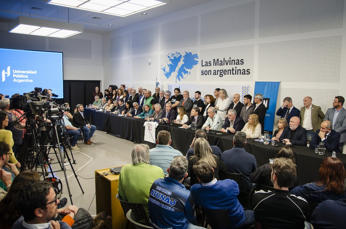 RECTORES, GREMIOS Y ESTUDIANTES LLAMARON A UNA MARCHA CONTRA EL VETO A LA LEY DE FINANCIAMIENTO 

“La sociedad expresó que quiere una universidad financiada en la marcha del 23 de abril y a través de sus representantes en el Congreso" dijo el rector 

👉enfoqueu.uns.edu.ar/todos-los-sect…