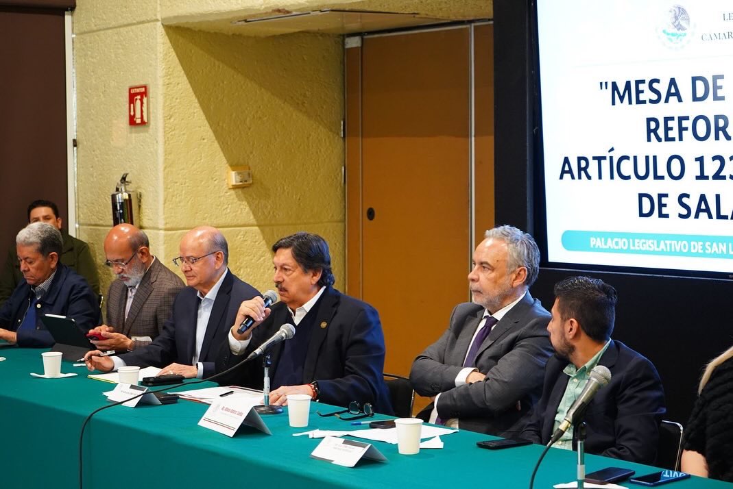 Está mañana se llevó a a cabo una mesa de diálogo en la Cámara de Diputados con el Vicecoordinador de la bancada de Morena, Alfonso Ramírez Cuellar y líderes del sindicalismo mexicano