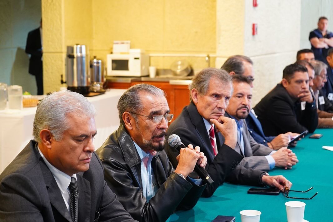 Telefonistas's tweet photo. Está mañana se llevó a a cabo una mesa de diálogo en la Cámara de Diputados con el Vicecoordinador de la bancada de Morena, Alfonso Ramírez Cuellar y líderes del sindicalismo mexicano https://t.co/qnvjJG9gVj