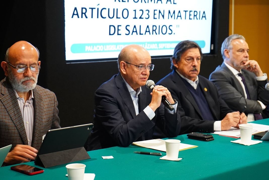 Telefonistas's tweet photo. Está mañana se llevó a a cabo una mesa de diálogo en la Cámara de Diputados con el Vicecoordinador de la bancada de Morena, Alfonso Ramírez Cuellar y líderes del sindicalismo mexicano https://t.co/qnvjJG9gVj