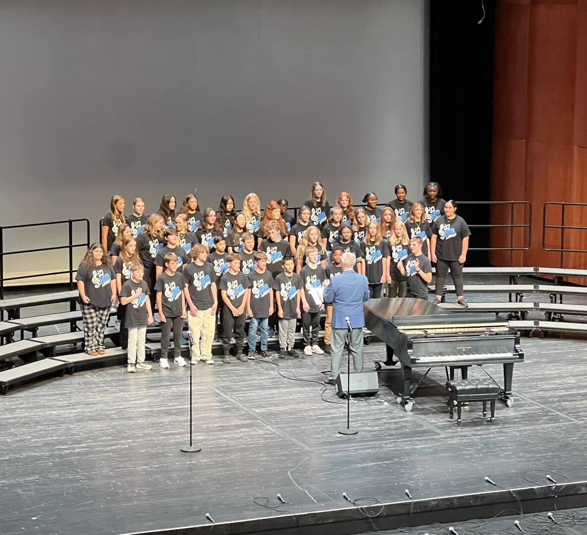 Great job tonight by our middle school choir! We loved hearing you sing! #HuskyPride instagr.am/p/DAUXjN1pSW8/