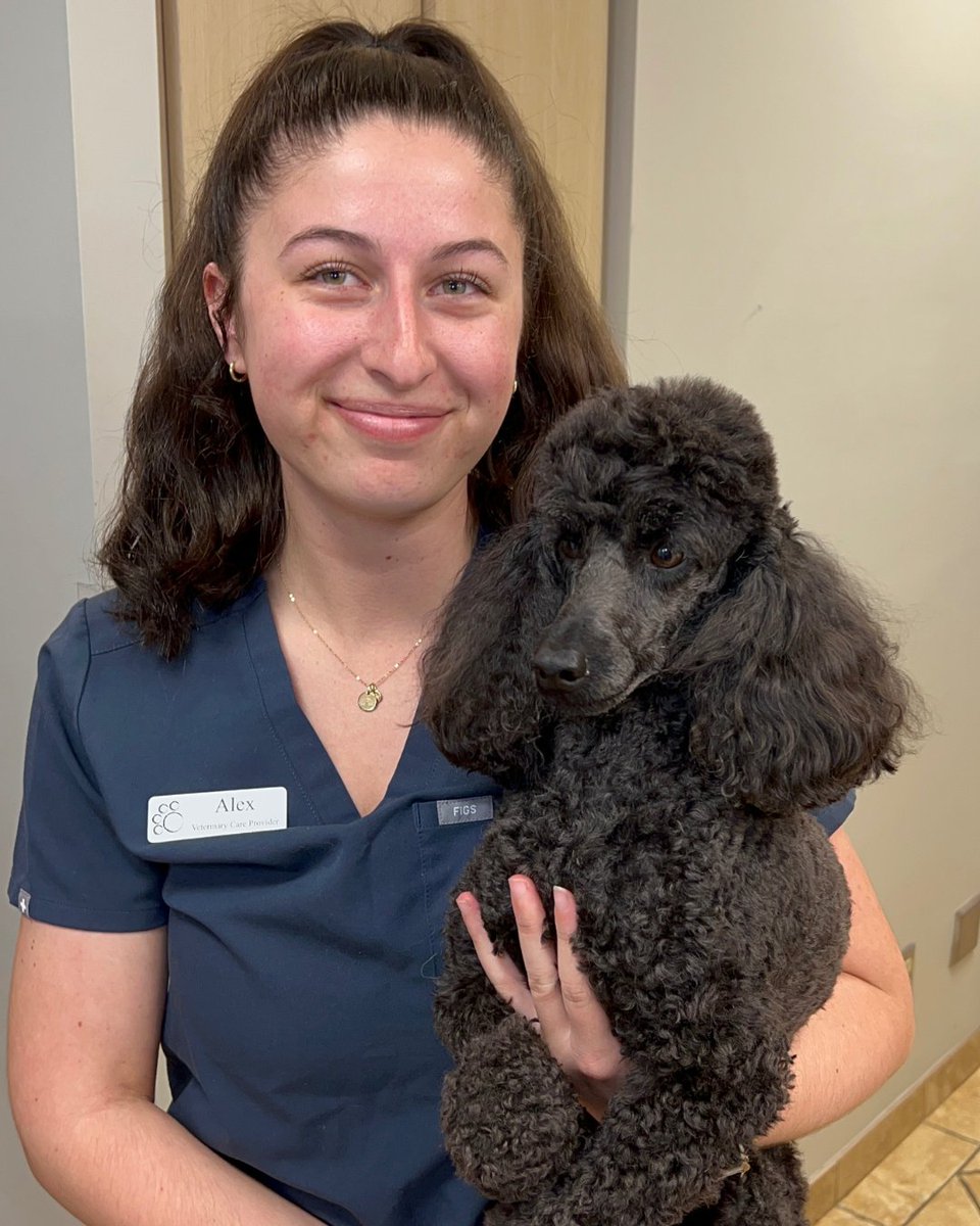 It's #TwinTuesday !!! Take a look our some of our favorite twinning duos here at the Drake Center 👯