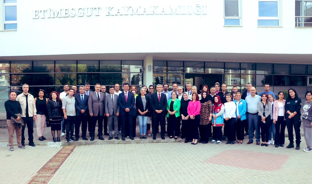 Uşak Valisi olarak atanmam vesilesiyle Etimesgut Kaymakamlığı görevimden ayrıldım.

Tüm Etimesgutlu hemşerilerime ve çalışma arkadaşlarıma teşekkür ediyor ve her birinden helallik istiyorum. 

Allah’a ısmarladık.