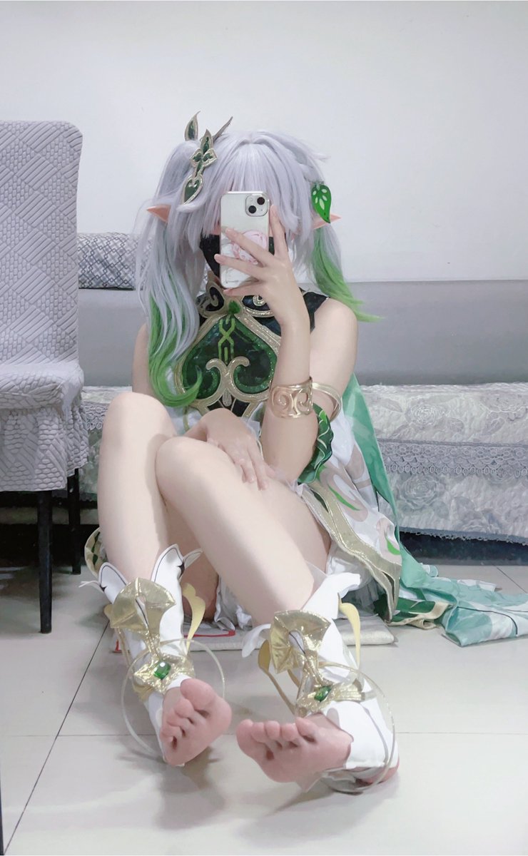 才发现草神的腿套这么可爱☺️ https://t.co/9nTRNHJdHb
