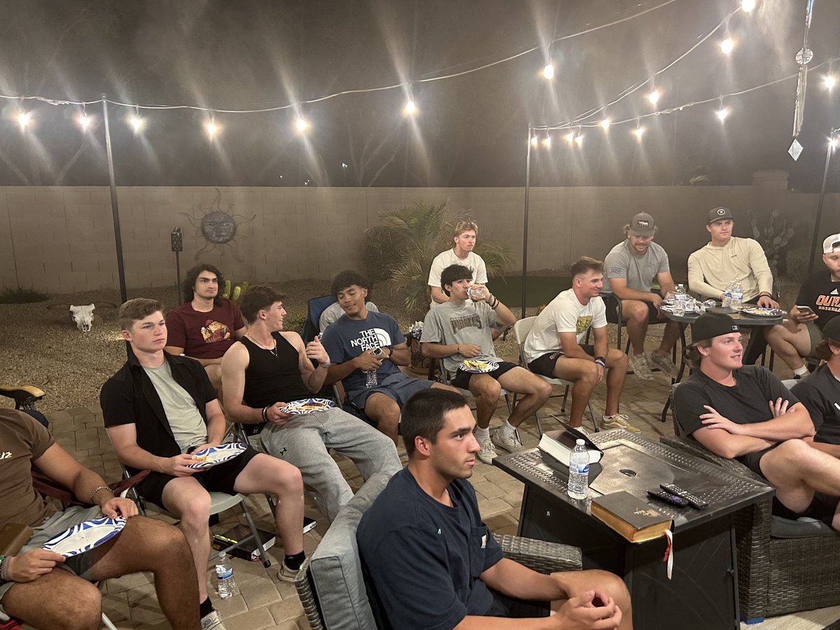 TimMontez's tweet photo. OUAZ Baseball 1st Fall Bible Study of the year… great turnout. Shout out to FCA Matt Palmer for providing player bibles. Holy Spirit was on point tonight!👍🙏❤️ https://t.co/7kspMYas5G