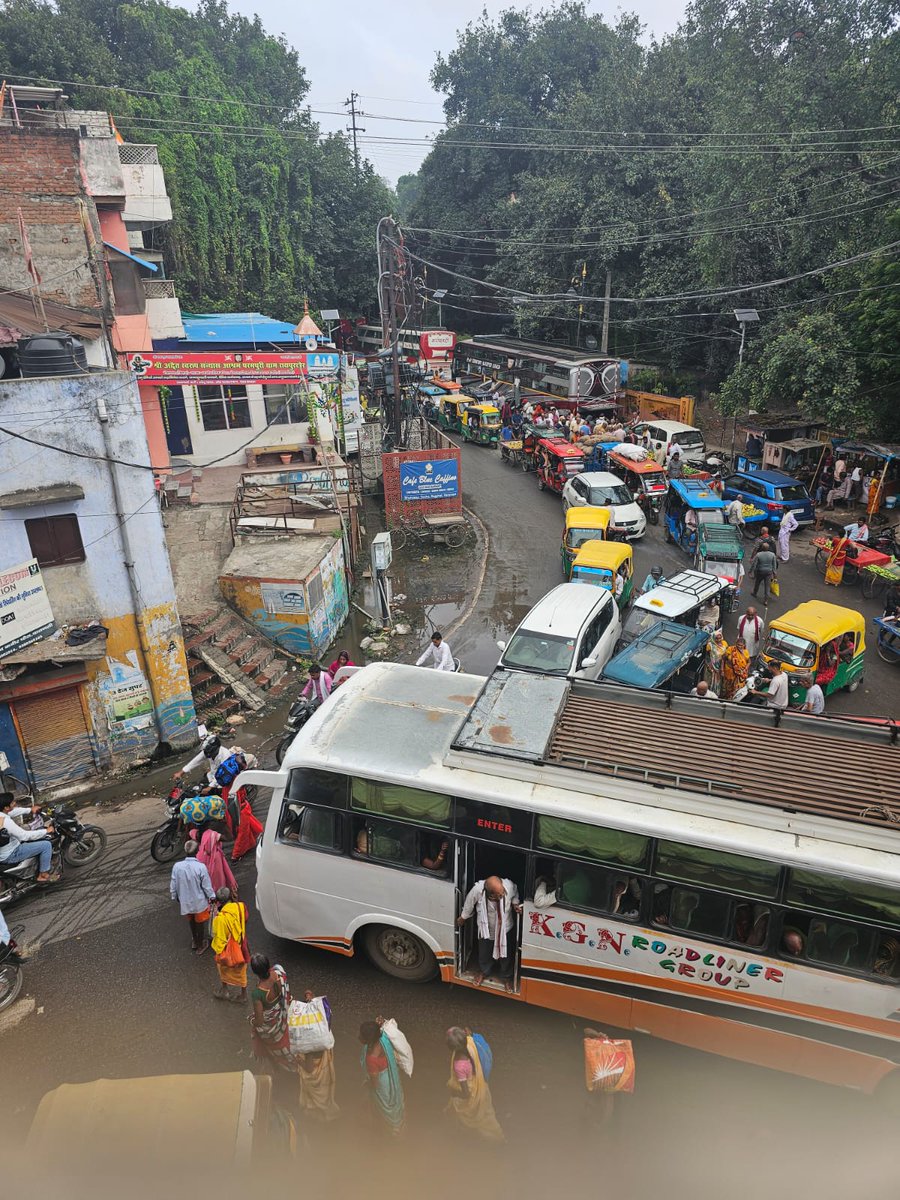 <a href="/DcpVns/">DCP Varuna Zone Vns</a> <a href="/livevns/">Live VNS</a> <a href="/CMOfficeUP/">CM Office, GoUP</a> @Varanasi_DM <a href="/varanasipolice/">POLICE COMMISSIONERATE VARANASI</a> <a href="/BiguGupta/">bibu gupta</a> काजकपुरा,गंगा नगर कॉलोनी,भदऊ चुंगी,राजघाट,भैसासुरघाट, आदमपुर से ले के गोलगड्डा तक वापस बस लगने लगा गया है। आम जनता एक दम त्रस्त है इस व्यवस्था से।बस को वापस परमिशन देना बिल्कुल गलत है। <a href="/sumitvns24/">प. सुमित शर्मा</a>