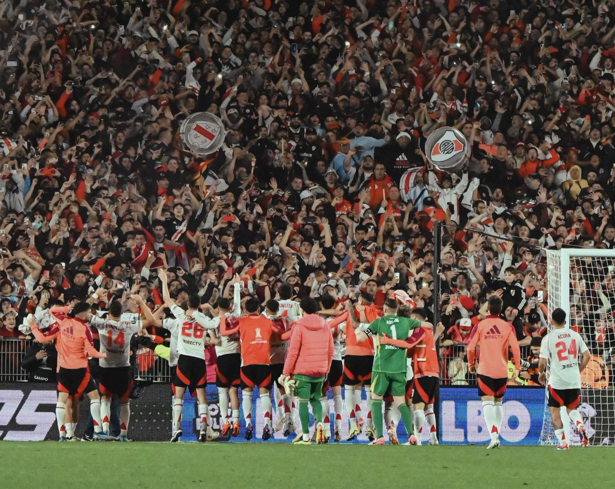 AcunaMarcos17's tweet photo. A Semis de #Libertadores! Orgulloso de este equipo, vamos @RiverPlate ⚪️🔴⚪️ https://t.co/bAoBviL56m