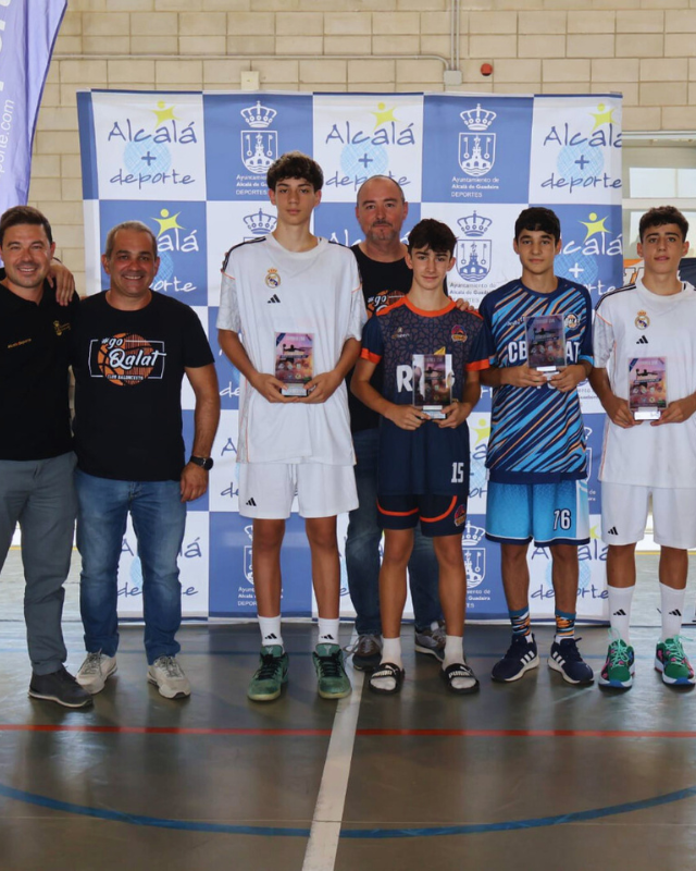 ¡Tercer puesto en el I Torneo de Qalat U14! 🏆

🏀Gran fin de semana del "Infantil 11" <a href="/cbccordoba/">CB Ciudad de Córdoba</a> en Alcalá de Guadaira, enfrentándose a gigantes como Real Madrid, Unicaja, Betis y UCAM Murcia.

💪 Destacar a Mario Delgado, incluido en el quinteto ideal.

#GanamosJuntos