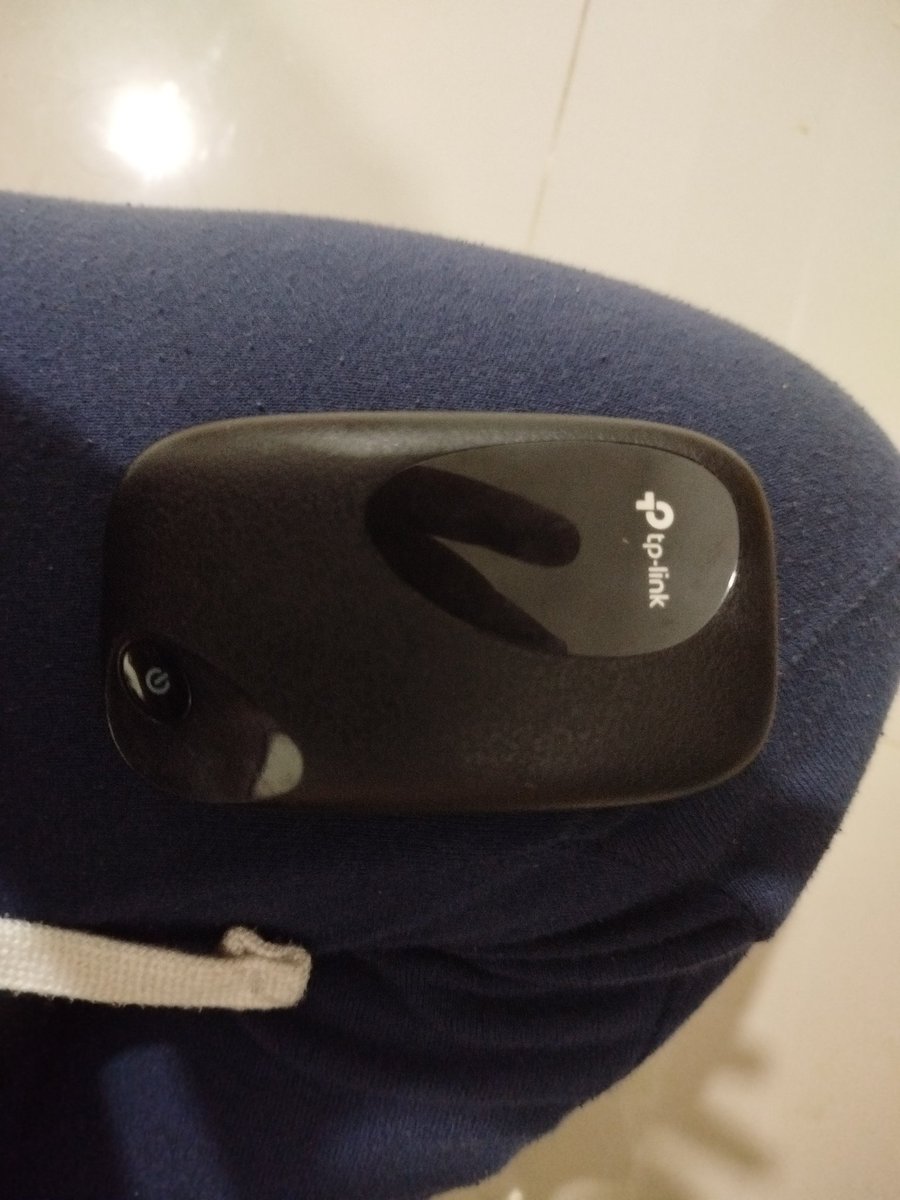 Weeratchay2770's tweet photo. ขายต่อ pocket wifi ไวไฟพกพา 690 รวมส่ง มีเน็ตเล่นยาวถึงกุมภา คือเอาไปคือใช้ได้เลยลงทะเบียนไว้หมดแล้ว แถมซิมให้ #ไวไฟพกพา #pocketwifi #ของมือสองราคาถูก #ส่งต่อของมือสอง #เราท์เตอร์ไวไฟ #เราท์เตอร์ใส่ซิม #ส่งต่อของใช้ https://t.co/e7jbRRIXJI