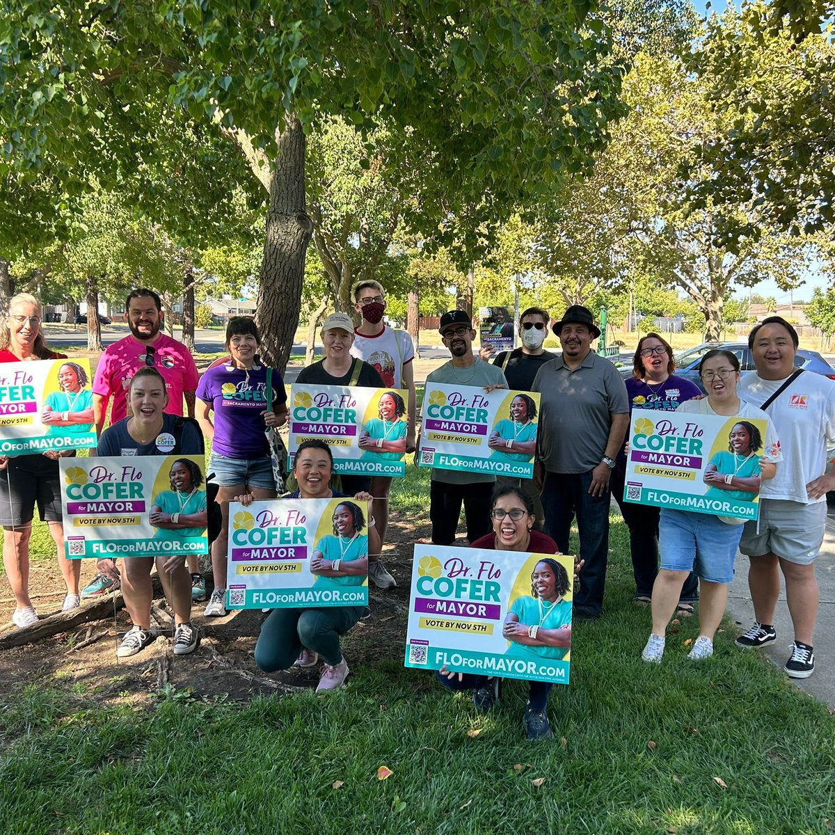 Flo4Sacramento's tweet photo. Our Sunday morning canvassing volunteers in #Meadowview! Thank you so much to @maivangsacramento for coming out to canvass with us!! 

If YOU'D like to join #TeamFlo check out opportunities on our website https://t.co/uVc1gaQjvQ

#FloForMayor https://t.co/3q0ULrGefl