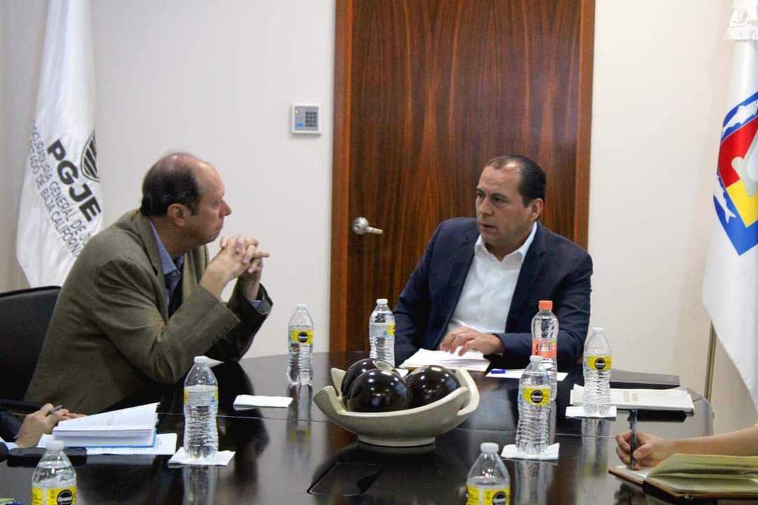 Hoy tuve el gusto de reunirme con Christopher Teal, Cónsul general de Estados Unidos en Tijuana <a href="/ConsuladoUSATJ/">U.S. Consulate Tijuana</a>

Fue una reunión en donde pudimos mostrar el trabajo que hoy coloca a Baja California Sur, como la entidad con mejor percepción de seguridad en todo México.