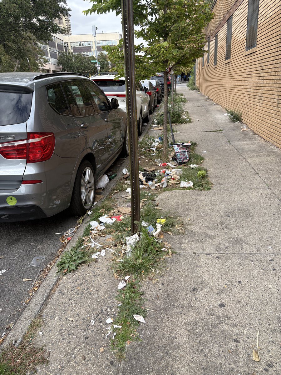 ifabayo's tweet photo. @NYCSanitation again please stop with the neglect. This building owner needs to keep this block clean. McKeever Place and Sullivan place Empire Blvd. Brooklyn. https://t.co/chvuSTkJI3