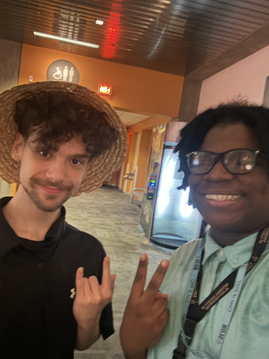 teamtechboy's tweet photo. Whatโs up #TeamTechBoy !!! I Met Apollo Kage today at esports! One of the top Super Smash Bros players in the world, and heโs from St. Louis! ๐ฎ๐ฅ
#ApolloKage #SuperSmashBros #Esports #GamingLife #StLouisPride https://t.co/VHn6obolkA