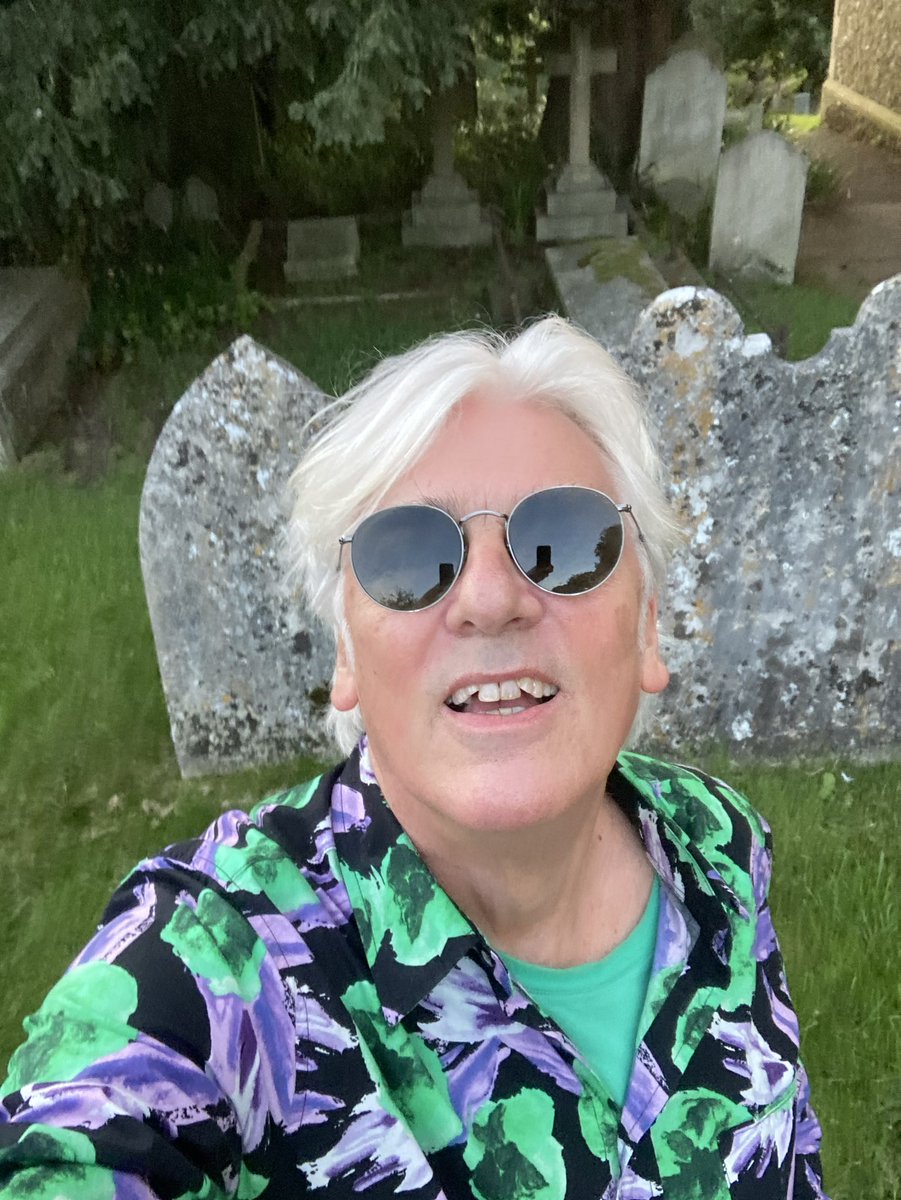 SAN FRANCISCO! Comin’ atcha from an English country churchyard: Oct 5 at Hardly Strictly Bluegrass, October 6th Sweetwater  Cafe, Mill Valley. I’ll be backed by the sublime Kelley Stoltz and his men. These will be my ONLY full band shows in the US this autumn. 👁️🐸👁️