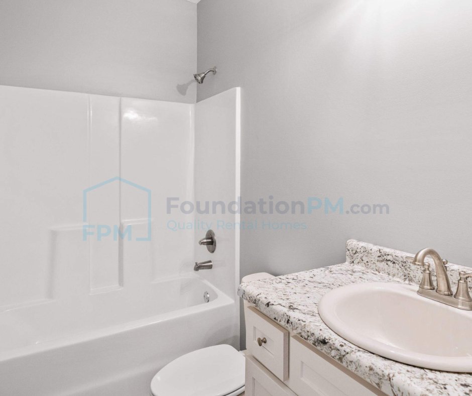 Foundation_PM's tweet photo. 3835 Bowen Ave, Memphis, TN 38122
🏡✨ $2,100 | 4 BR | 2 BA | 1350 sqft in Memphis! ✨🏡
Immediate Move-In Available! 🏃‍♂️ This NEWLY RENOVATED gem won’t last long! 😍
ZERO Security Deposit for qualified applicants! 💰🙌
#MemphisLiving #NewHomeVibes #MoveInReady #NoDeposit https://t.co/FAAY9asm1f
