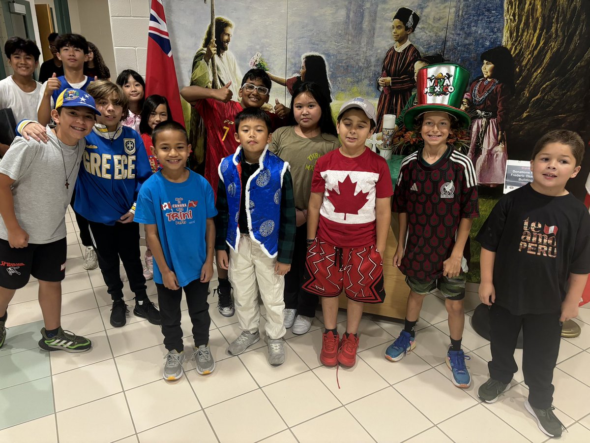 SRWS_YCDSB's tweet photo. Celebrating SRWS’s International Day! We are Diverse, We are One in Christ @YCDSB @laurasawicky https://t.co/jrnCa1Z0yg