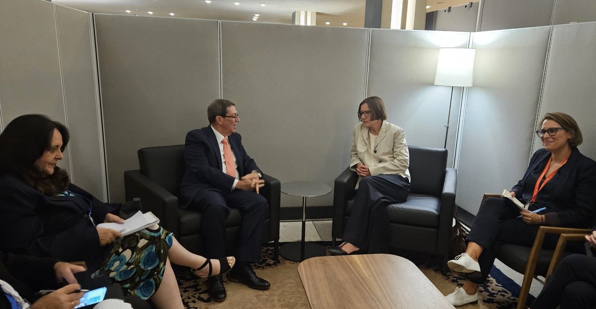 Me reuní con Mirjana Spoljaric Egger, Presidenta del Comité Internacional de la Cruz Roja, a quien trasladé nuestra satisfacción por las excelentes relaciones de diálogo y cooperación entre #Cuba y <a href="/ICRC/">ICRC</a>.

Reconocí importante labor humanitaria realiza el Comité en el planeta.