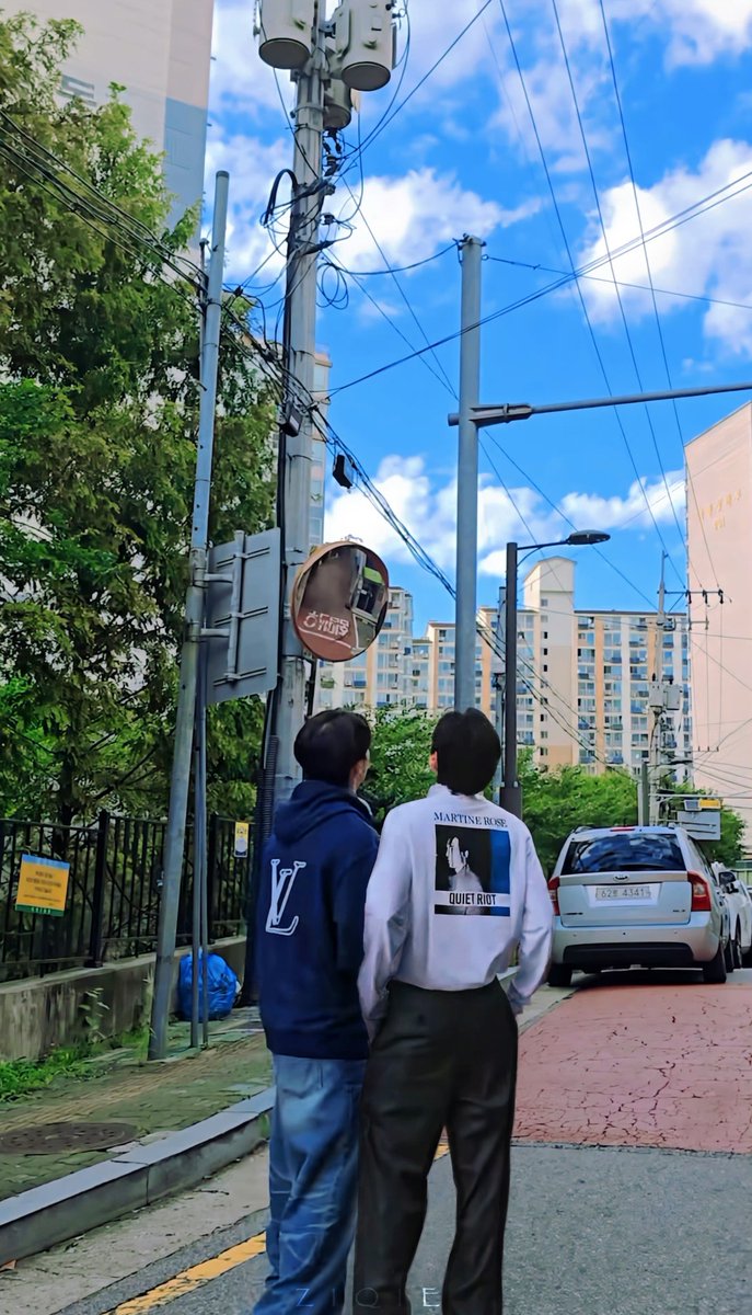 TheLees_HyukHae's tweet photo. Comeback Day 🥳🥳

#슈퍼주니어DnE #SuperJuniorDnE
#DONGHAE #EUNHYUK
#INEVITABLE 

Someone edited this photo 😆💙
Cr 攸子且 https://t.co/l6mZdBu7ij