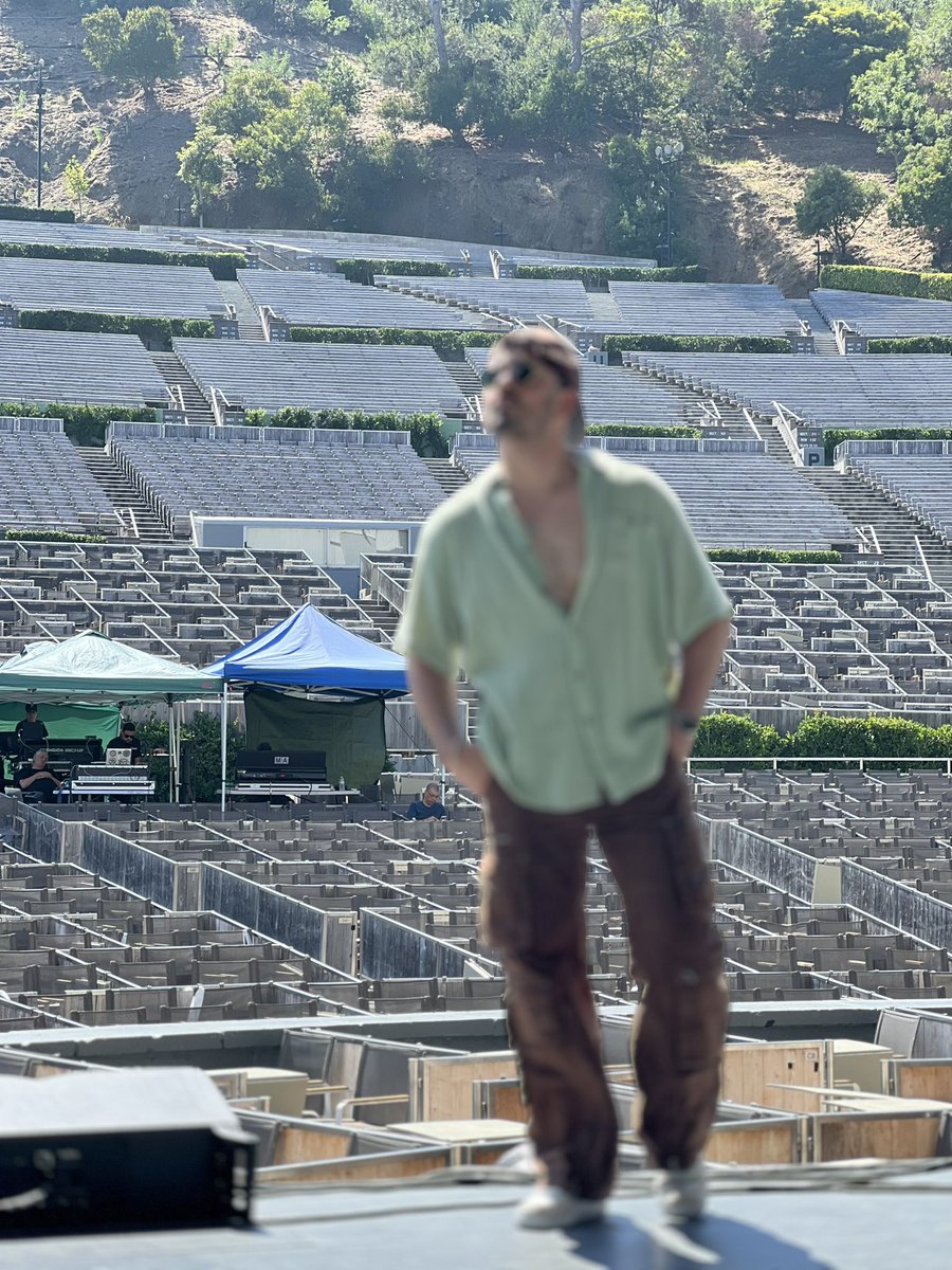 andresseuv's tweet photo. Nunca pensé tener la oportunidad de cantar en este escenario que namas conocía en el GTA🥲🤍 GRACIAS a todos los que nos acompañaron🔥 https://t.co/QRd7QGbtID
