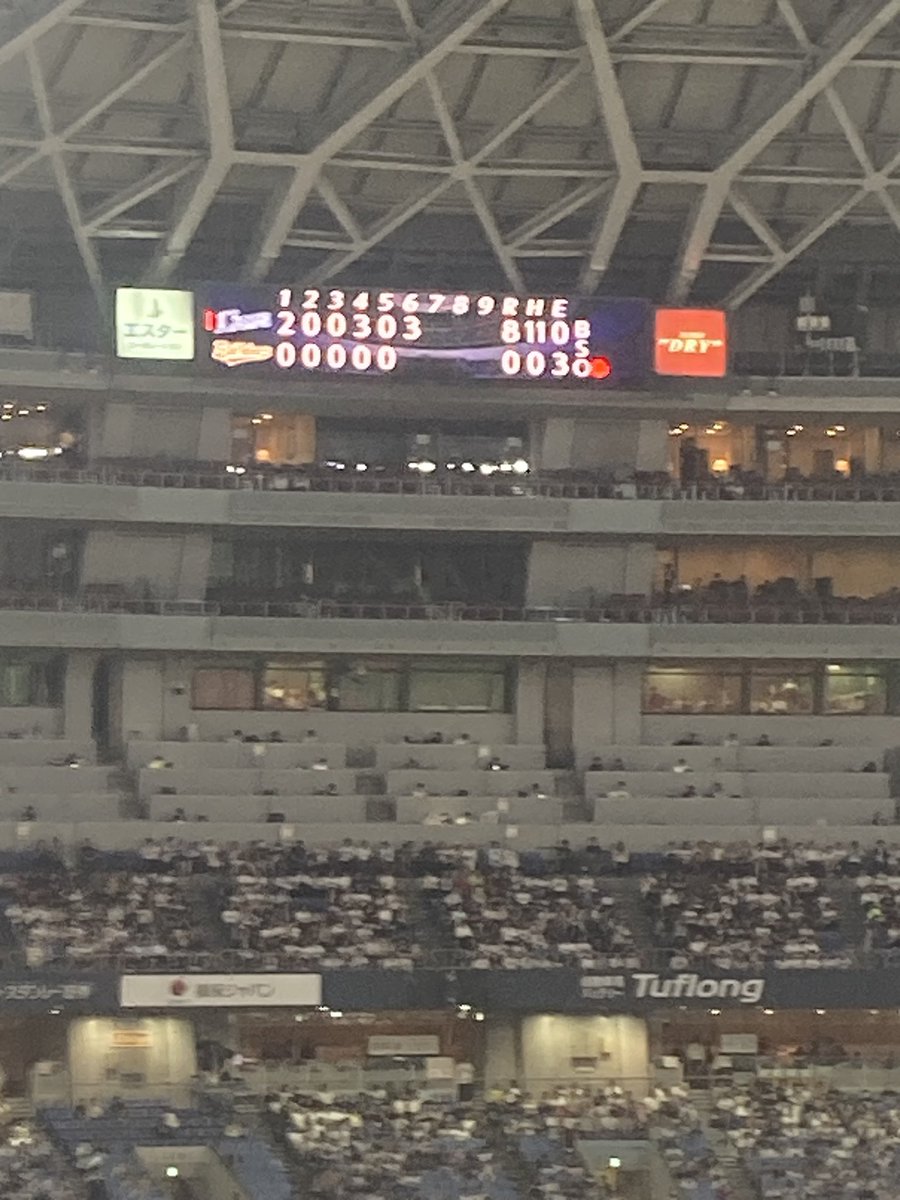 e26645306's tweet photo. 試合内容も、最後の大飛球ファールも、色々Tさんを象徴してるかのようで、俺が応援してきた16年全部思い出して泣きそうでした、

オリックス応援し始めたきっかけの選手たちがみんな引退してほんまに時代変わるんやなって思いました、 https://t.co/wu7sJDImai