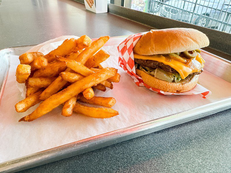 Craving that perfect bite? 🍔🔥 Our juicy burger and crispy fries combo is just what you need to satisfy your hunger! Stop by and treat yourself to the flavors you deserve. 🍟 #oliveburger #friesonfleek #burgerlover #eatoliveburger #burger #fries #planotx #richardsontx #dfwfoodie