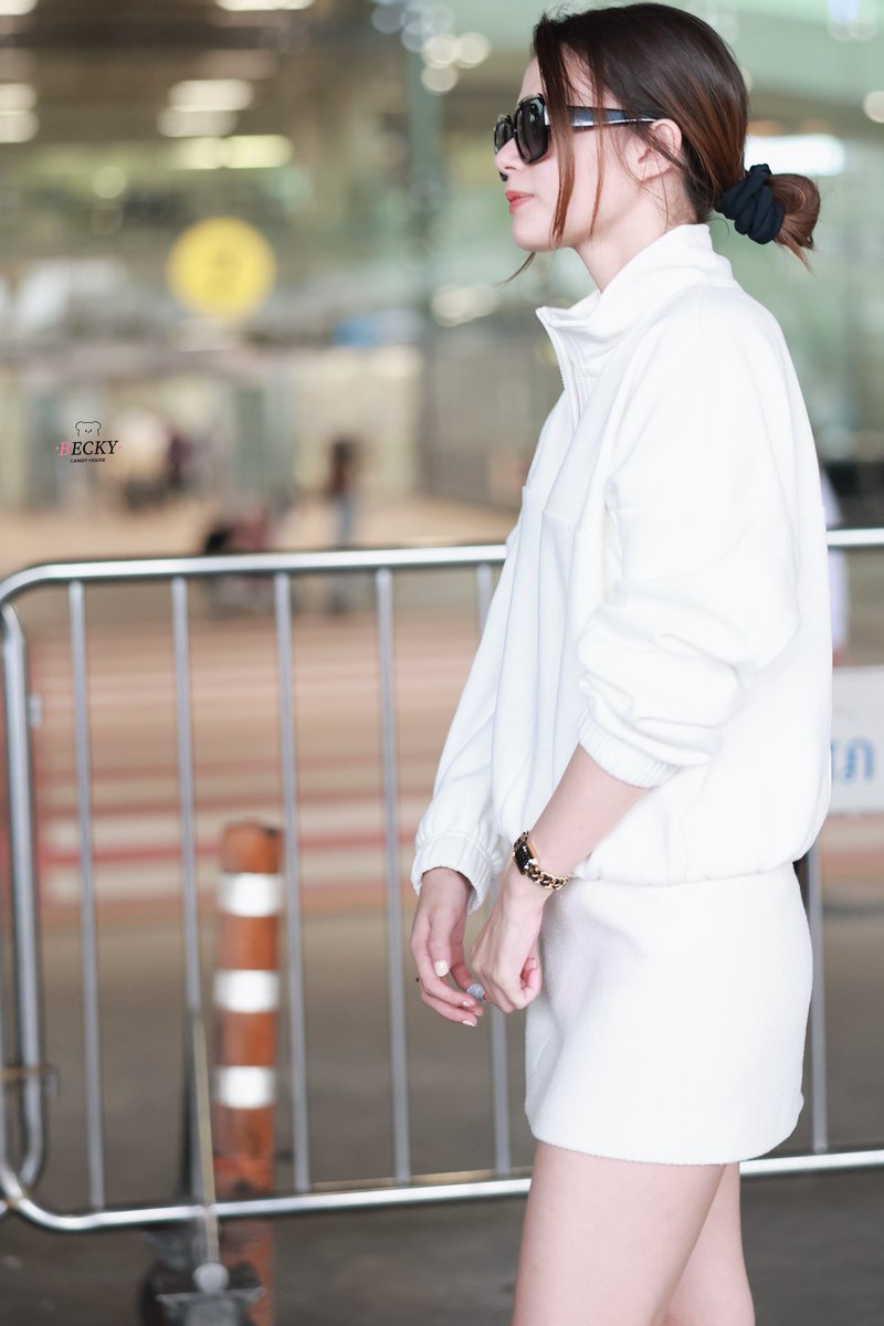 BeckyCandyHouse's tweet image. Good morning my baby
@AngelssBecky 

REBECCA ICONIC GIRL PFW25
#LeDefileLOrealxBecky
#beckysangels