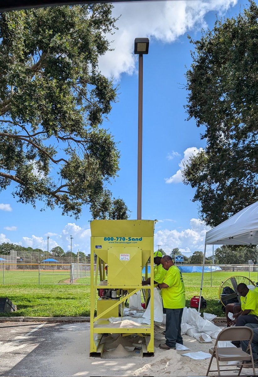 Picked up my sand bags today-- Thank you to <a href="/StPeteFL/">St. Petersburg, FL</a> emergency management for all you do to get residents prepared for the storm! 
👏👏👏
