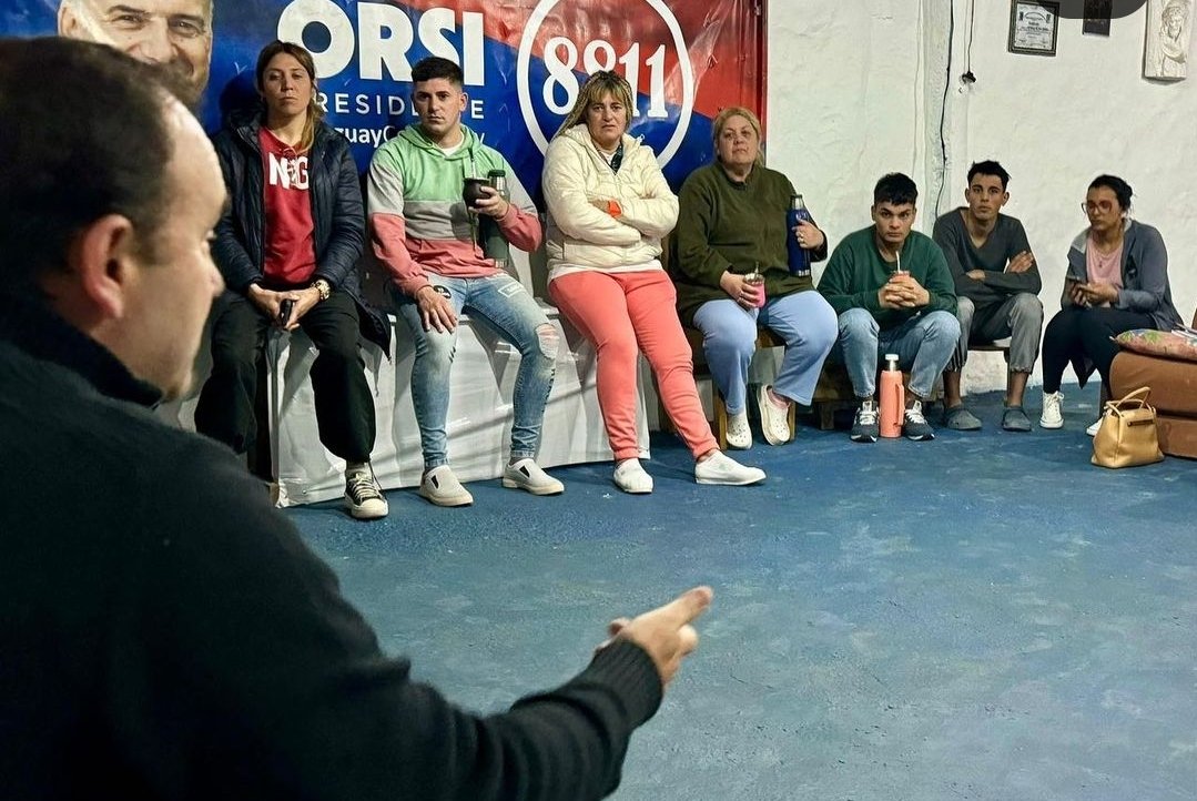 lista8811's tweet photo. Conversamos en Pando. Nos recibieron vecinas y vecinos de Villa El Estanque para hablar del Uruguay que necesitamos. #UruguayConVoz #OrsiPresidente #E609 https://t.co/PNtrjZCwJ4
