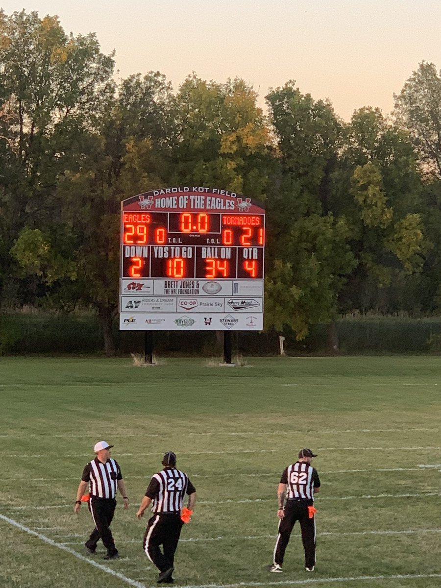 The #WCSEagles come back from a 21-14 deficit late in the game to pull out an exciting 29-21 victory over the #MJPeacockTornadoes. #WCSEaglesPride