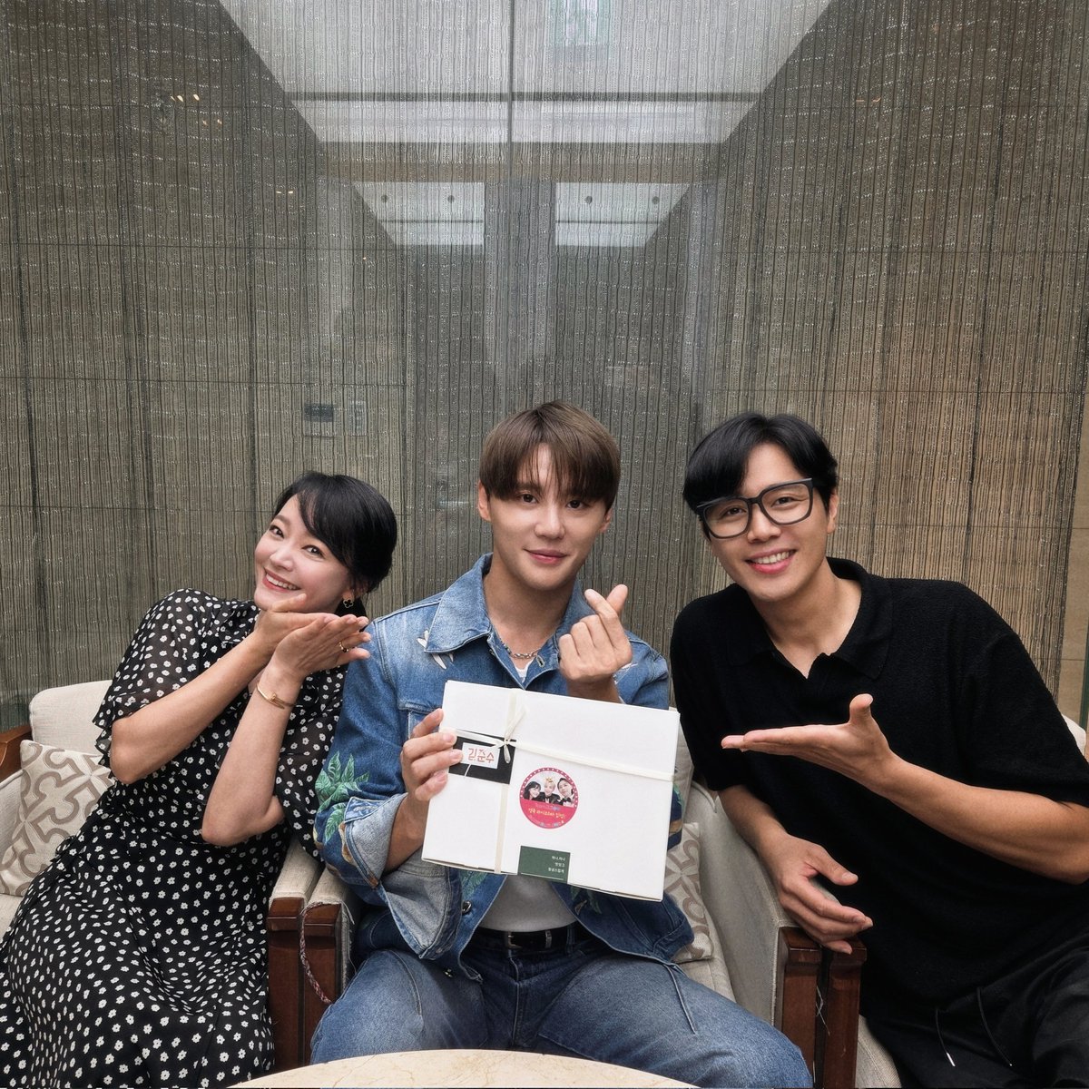 PALMTREE_IS's tweet image. 김소현의 김 ! 손준호의 준 ! 김준수의 수 !
Team 김준수는 사랑입니다..💚🌴