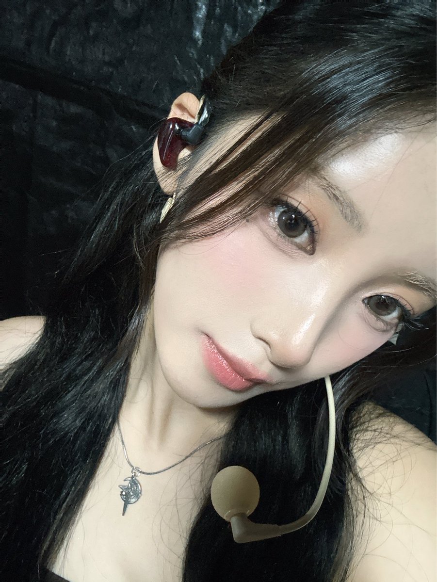 frommyuki's tweet photo. [240925 9:44AM] 🦊💌
-I was going to send you a selfie yesterday, but I fainted...
-I'll send it to you. Chotto Mattenet
+2 📸 
-tada 
-Am I Pretty?
-hehe
- y/n It's the best to say that you're pretty https://t.co/GAemoPntBc
