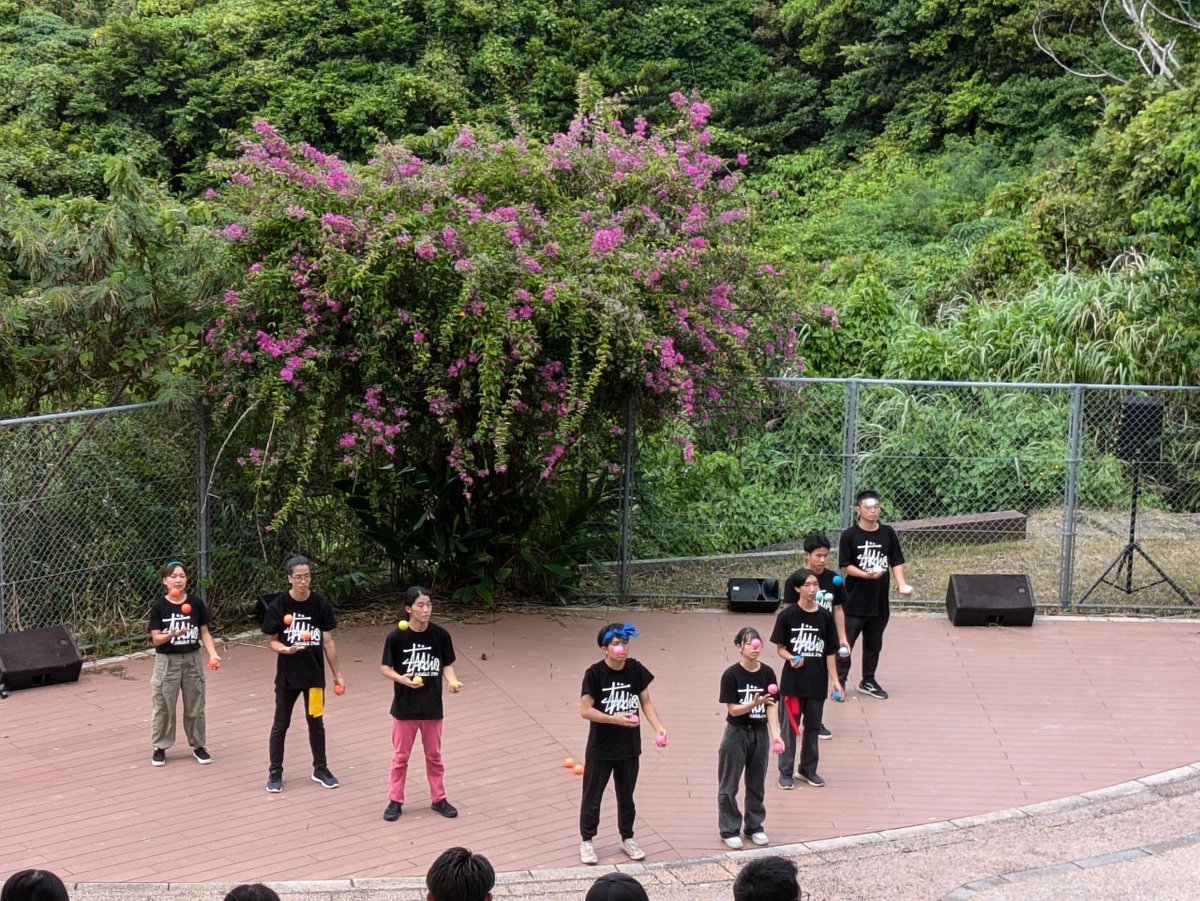 studiojuggle's tweet photo. 先日の琉大祭では、2日間にわたり計6公演を行いました！見に来てくださった皆さまありがとうございました！🙌
今後もスタジオジャグリをよろしくお願いします！ https://t.co/pTB7pTk7Pp