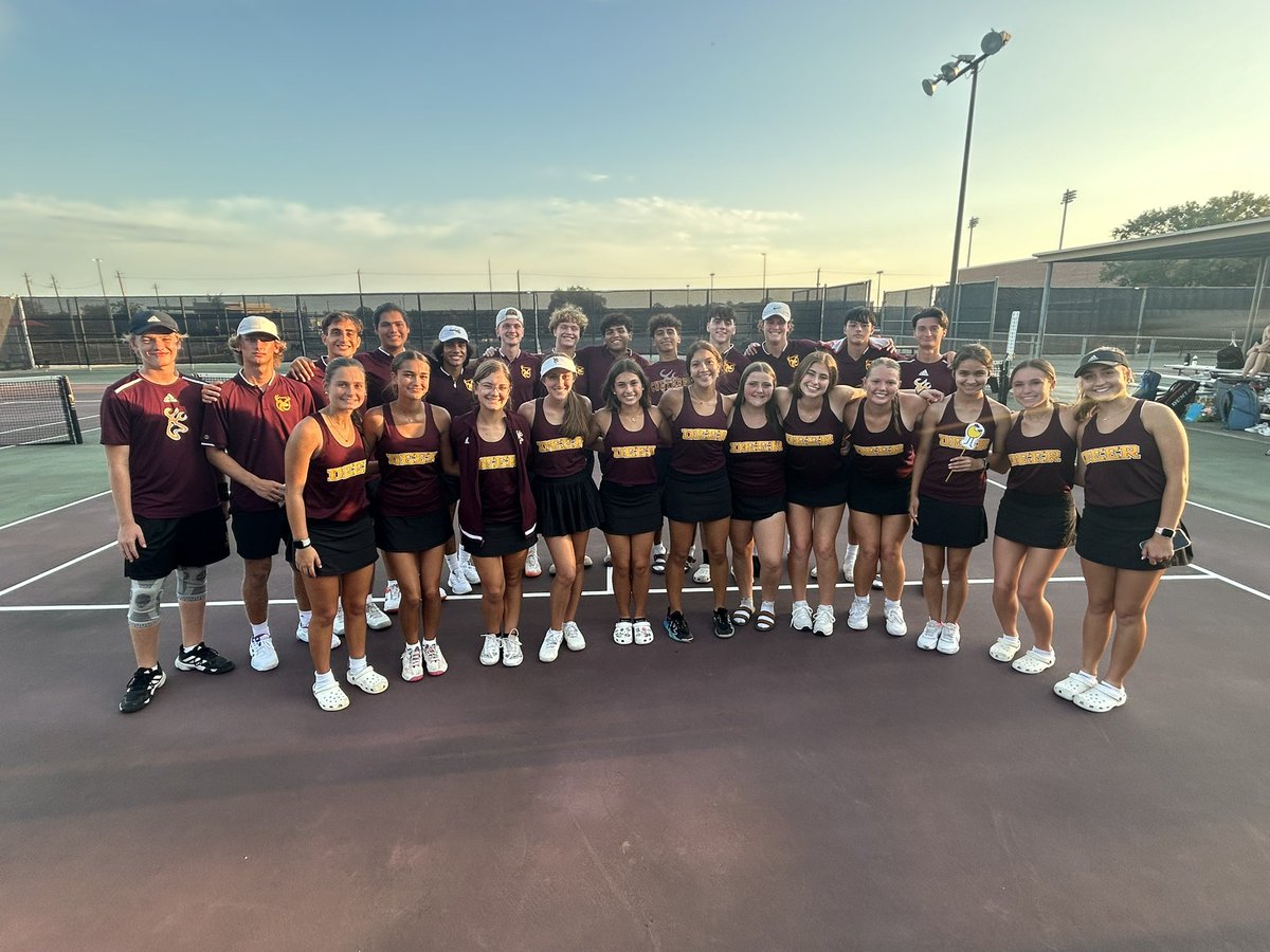 DPISD_Tennis's tweet image. Congratulations to our varsity team for defeating Dickinson 18-1!  The next match will be on Friday 9/27 at Clear Creek HS - 3:00pm.  Go Deer!  🦌 🎾 @Coachtheim @dpisdathletics
