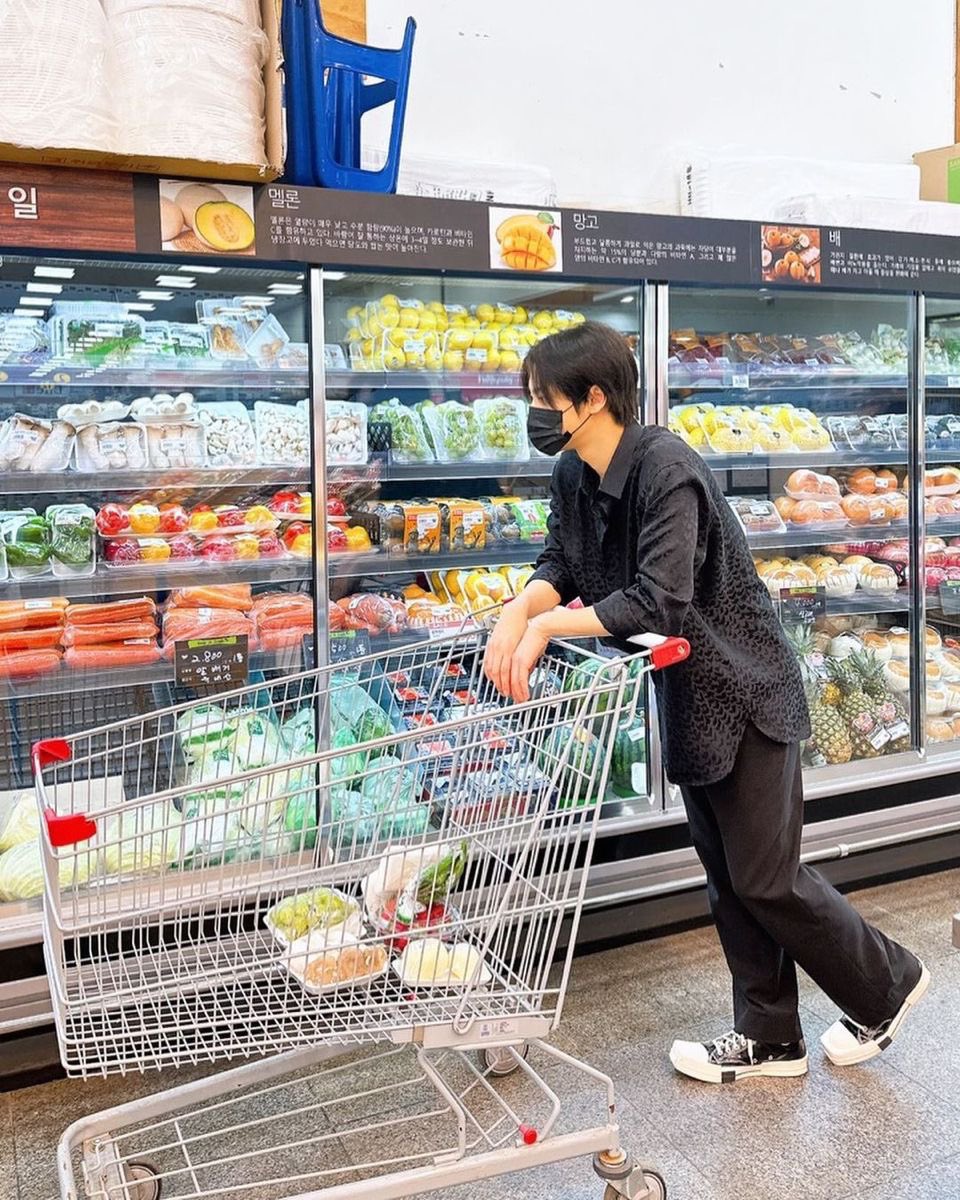 here are some more because the boyfriend seonghwa agenda is strong