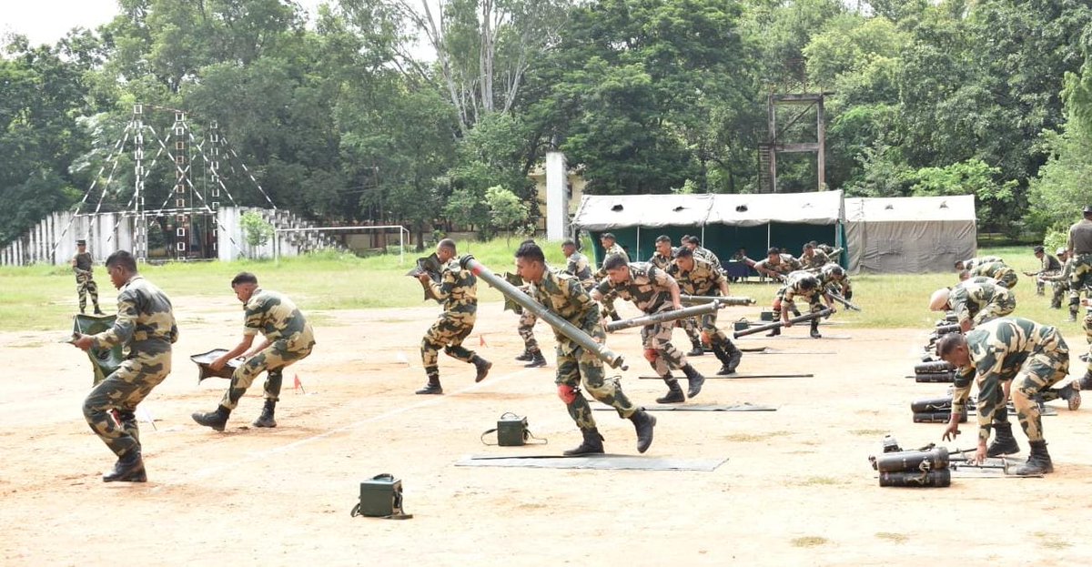 BSF_TCS's tweet photo. #Picoftheday
सीमा सुरक्षा बल - सर्वदा सतर्क..
#BSF
#SupportWeapon
#NationFirst
#FirstLineofDefence https://t.co/lxDWPuR5xn