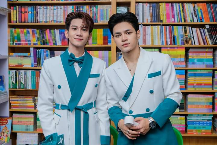NguwarT98931's tweet photo. Happy one year anniversary to Vitashine 🌻🌹❤️
Forever together with Vitashine 🌻🌹❤️
#vitaminhtz
#zawshinehtet15
#vitashine
#baganbeginning
#myanmar
#blactor https://t.co/7HJ7qJQOjz