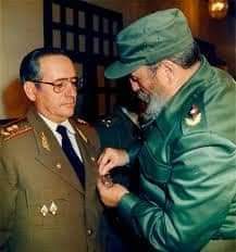 EduardoLopezL65's tweet photo. #Cuba pierde a uno de sus generales más admirados.
A uno de sus mejores hijos. Entrañable amigo de #Fidel y #Raúl
Hasta siempre General Espinosa, la patria os contempla orgullosa.
#CubaViveEnSuHistoria https://t.co/2p8FY2bIoM