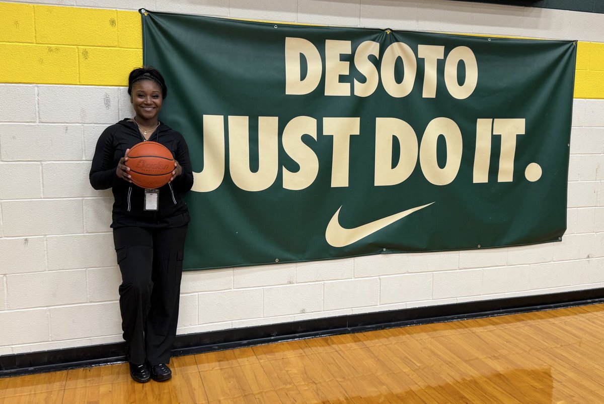 coachriiley's tweet photo. DesotoU #coachriley 🤭 https://t.co/0QTXH0paCA