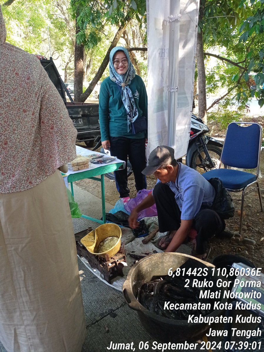 n_dyera's tweet photo. Jum'at ( 06/9/2024), Novie DI_Luhkan Kudus di Halaman DispertanPangan Kudus Acara Bazar GPM pemasaran produksi lele Bp. Tohar Rayahu Lele Honggosoco Jekulo 30kg harga 25rb/kg #GiatLuhkanSatmikalTegal #luhlapor @bppsdm_kp @PKBLU_bp3tegal @bppsdm_puslatkp https://t.co/O2SJpzajnf