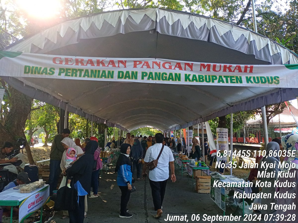 n_dyera's tweet photo. Jum'at ( 06/9/2024), Novie DI_Luhkan Kudus di Halaman DispertanPangan Kudus Acara Bazar GPM pemasaran produksi lele Bp. Tohar Rayahu Lele Honggosoco Jekulo 30kg harga 25rb/kg #GiatLuhkanSatmikalTegal #luhlapor @bppsdm_kp @PKBLU_bp3tegal @bppsdm_puslatkp https://t.co/O2SJpzajnf