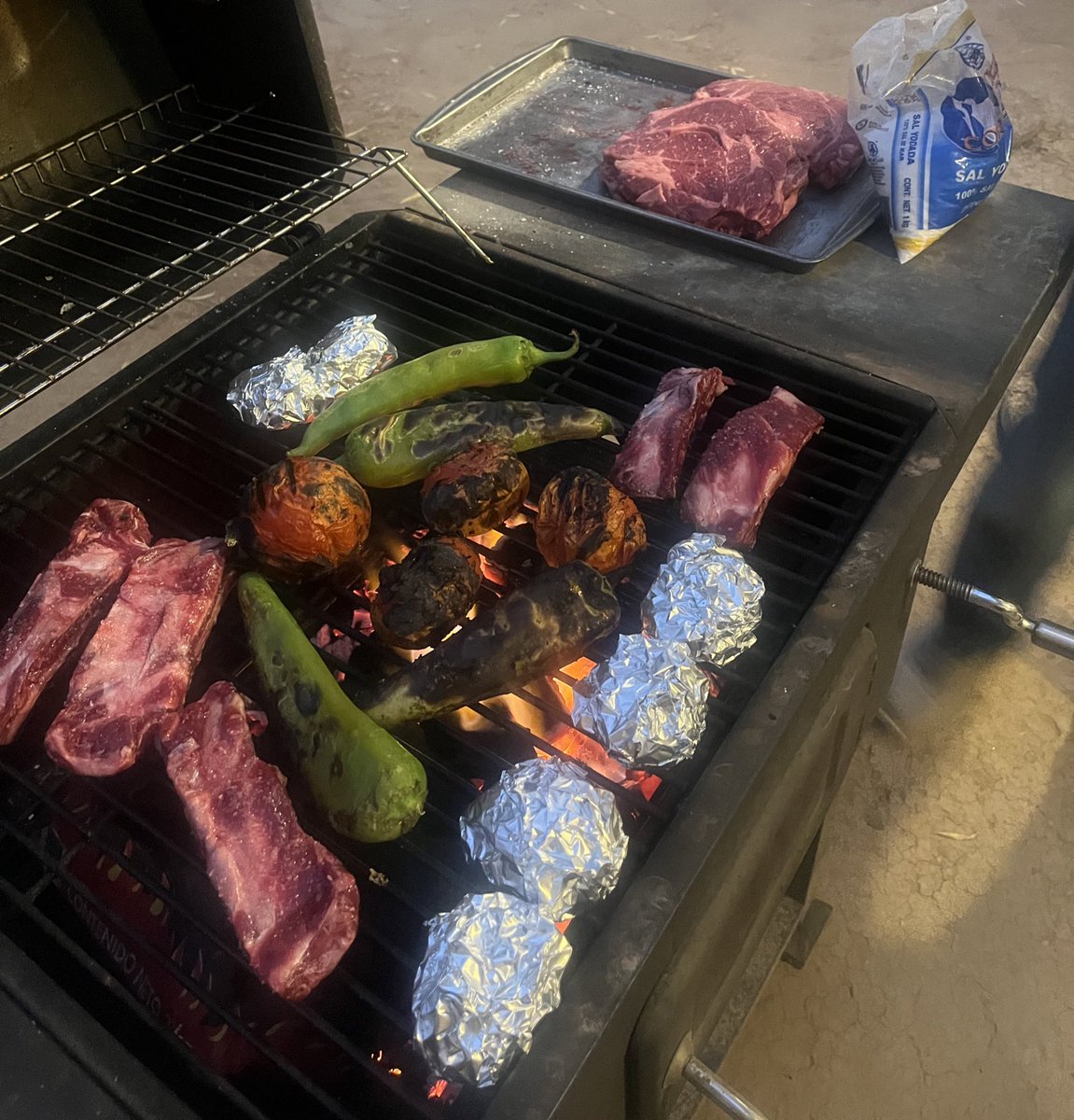LaLurdesSinO's tweet photo. Este momento de mi vida se llama FELICIDAD 🥺😍 mi señor haciéndome carnita asada https://t.co/aE3sMM7t5n