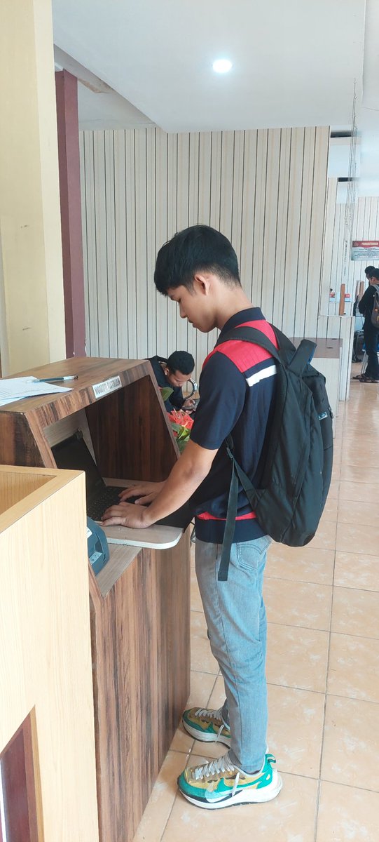 OiSpkt's tweet photo. Pengisian link Responden IKM oleh masyarakat secara mandiri di satpas SPKT Terpadu

#polisiindonesia 
#polisipresisi 
#poldasumsel 
#polresoganilir 
#beyondtrustpresisi2024 https://t.co/nb2BwUOx7y