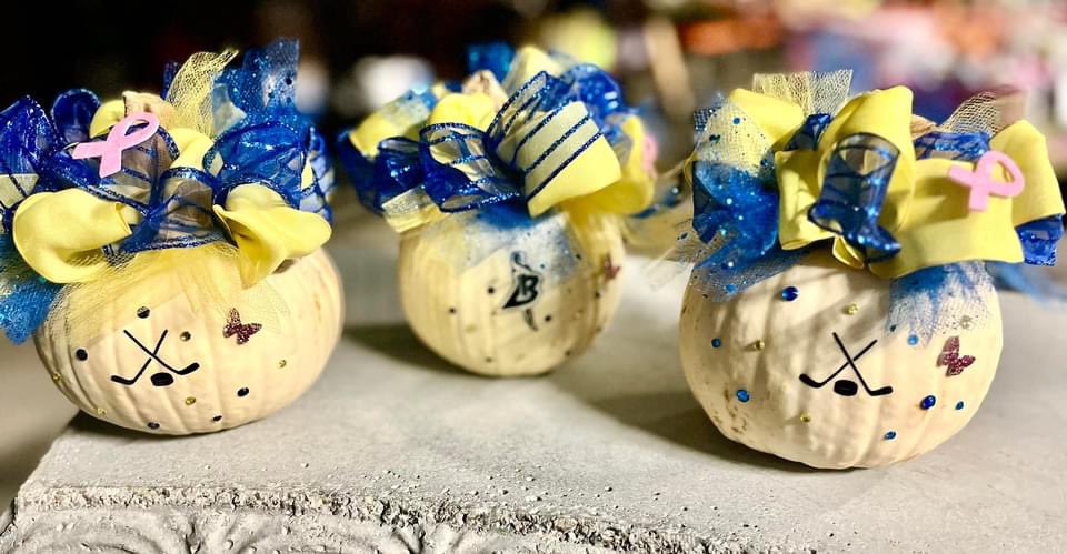 PinkPumpkin48's tweet photo. PPP “little sporties”

First come, first serve. No holds 
Pleasant Valley Greenhouse 
Oct4th 12-6
Oct5th 10-3 

Come grab a little sportie, put in for a 50/50 ticket, put in for some amazing raffles, take a baked-good to go and on your way out, take your pic in our selfie booth. https://t.co/x7gDapIk0B