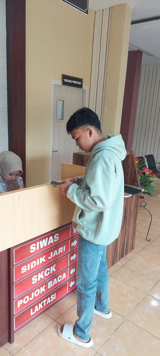 OiSpkt's tweet photo. Pengisian link Responden IKM oleh masyarakat secara mandiri di satpas SPKT Terpadu

#polisiindonesia 
#polisipresisi 
#poldasumsel 
#polresoganilir 
#beyondtrustpresisi2024 https://t.co/fMdbbveTIw