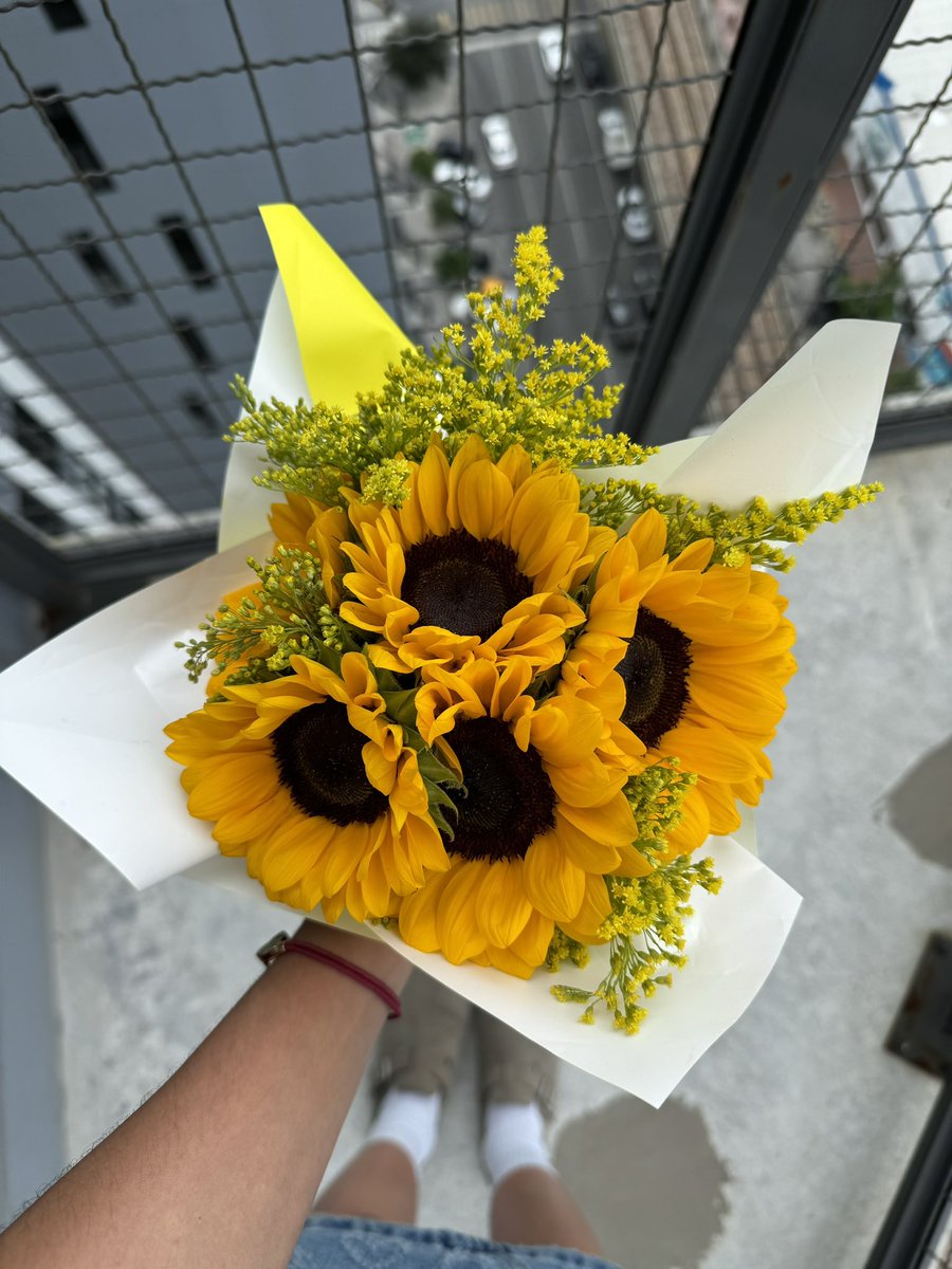 sofivillardz22's tweet photo. 💛!! https://t.co/xC3NOYhUZn