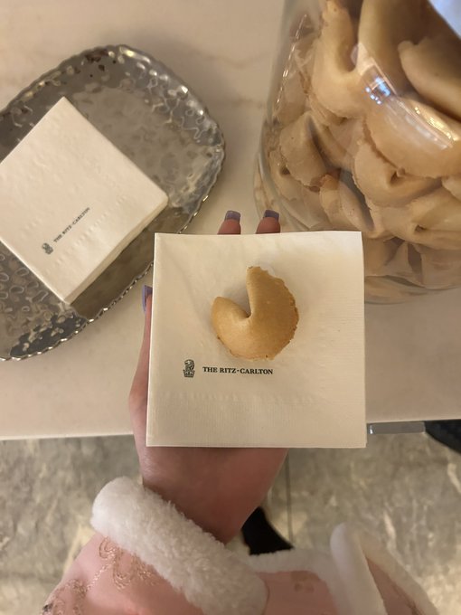 Fortune cookie said I should avoid scattering my energies  📩 felicityazura@gmail.com https://t.co/bC<a href="/tag/mvsales"class="tags"><span>#mvsales</span></a>