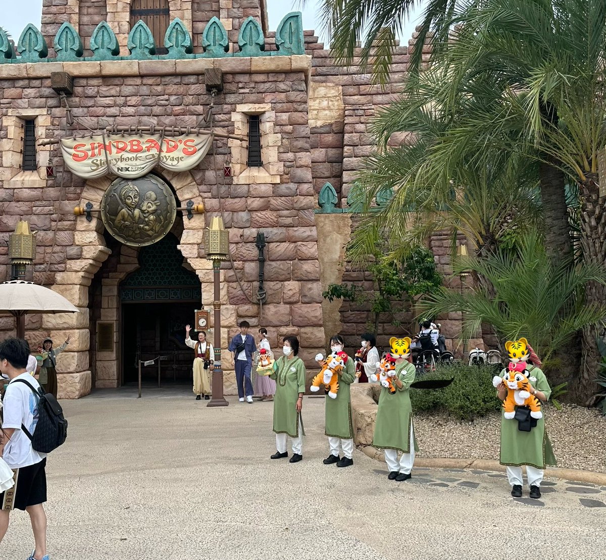 The CMs are all waving with Chandus to welcome us back to Sindbad after a 7 month closure! 🐯❤️