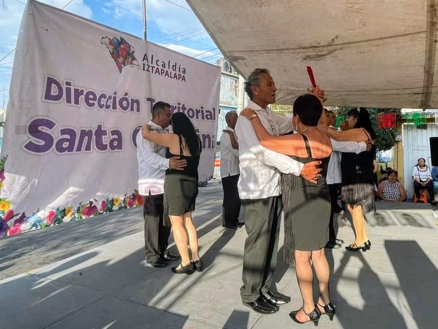Alc_Iztapalapa's tweet photo. Como parte de los proyectos de #PresupuestoParticipativo, se llevó a cabo la entrega del Parque Vereda 75, en la col. #Tenorios, que fue rehabilitado para el disfrute de tod@s. Ahora, familias disfrutan de actividades deportivas, culturales y recreativas, de manera gratuita. https://t.co/vwpVsChsdz
